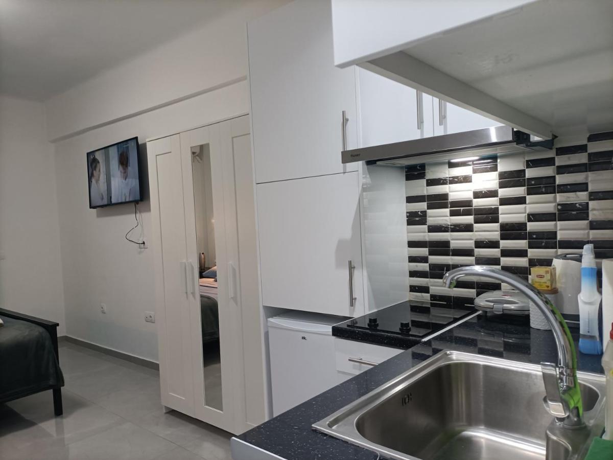 City Adventures Apartment Атина Екстериор снимка