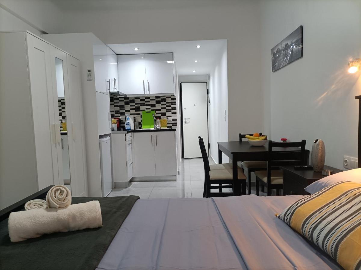 City Adventures Apartment Атина Екстериор снимка
